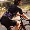 achterzijde-zwarte-dames-fietskleding-met-vlinders