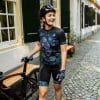 zwart fietsshirt voor vrouwen met groene en blauwe details
