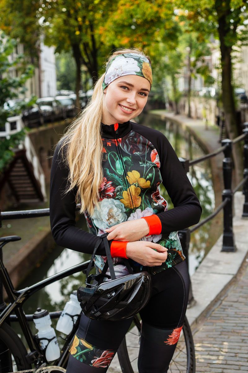 dames-fietsbroek-zonder-bretels-wielrennen-bloemen-ingeklikt