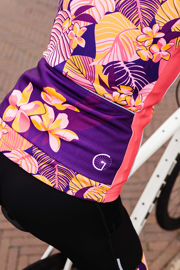 detail-achterzijde-fietsjas-paars
