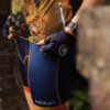 detailfoto-goudkleurig-dames-fietsshirt