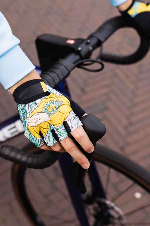 fietshandschoenen-geel-blauw-pioenrozen