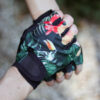 fietshandschoenen-voor-dames-met-groene-toekanprint