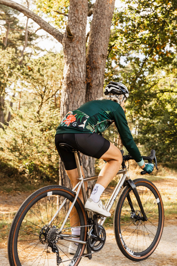 korte-zwarte-dames-fietsbroek-zonder-bretels