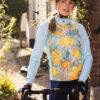 babyblauw dames fietsjack met gele pioenrozen en thermovoering