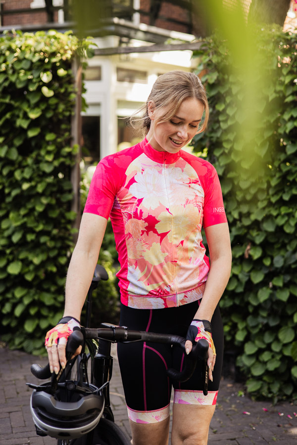 roze-met-geel-dames-fietsshirt-met-bloemenprint