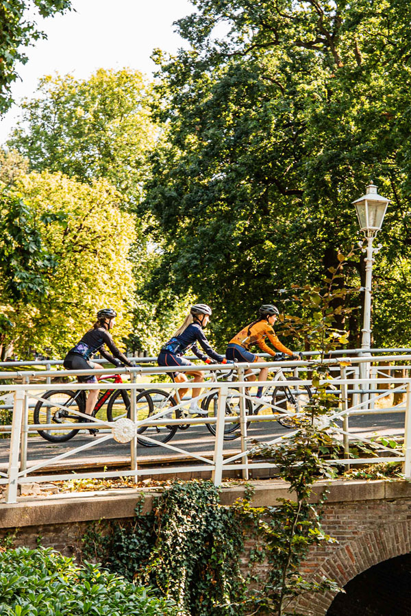 vrouwelijke-dames-fietskleding