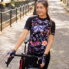 zwart-dames-fietsshirt-met-blauw-roze-vlinderprint