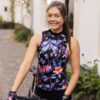 zwart mouwloos dames fietsshirt met blauw-paars-roze print met vlinders en bloemen