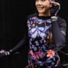 zwart paarse wieleroutfit met vlinders en bloemen voor dames